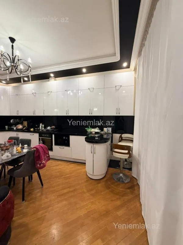 Satılır 3 otaqlı yeni tikili 135 m²