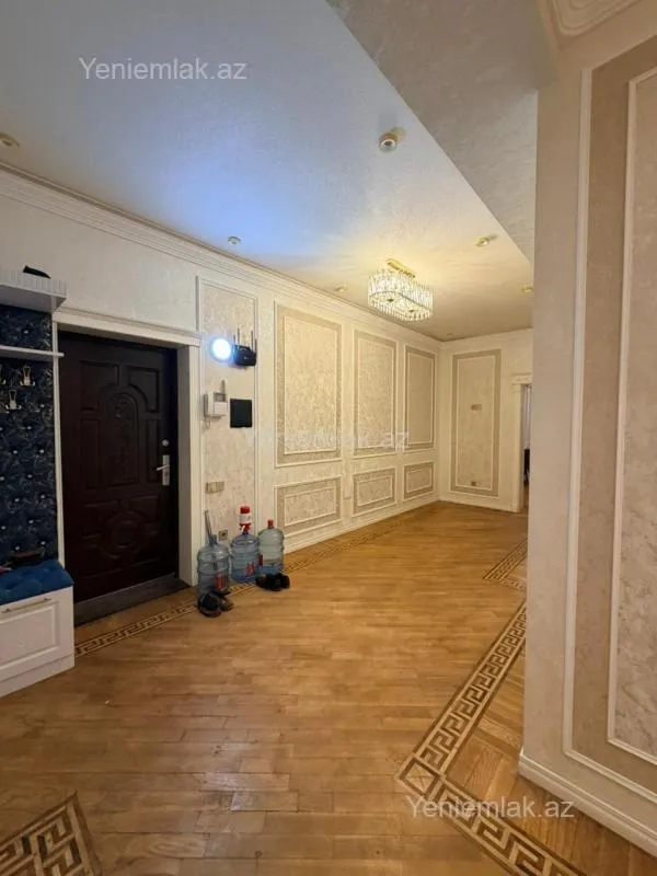 Satılır 3 otaqlı yeni tikili 135 m²