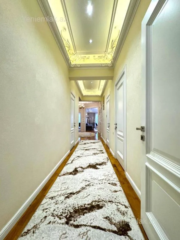 Satılır 4 otaqlı yeni tikili 225 m²