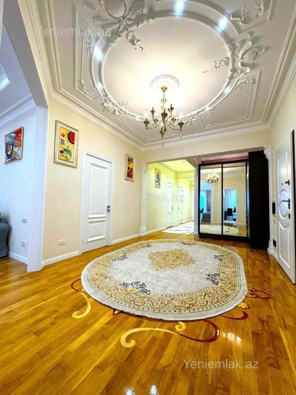 Satılır 4 otaqlı yeni tikili 225 m²
