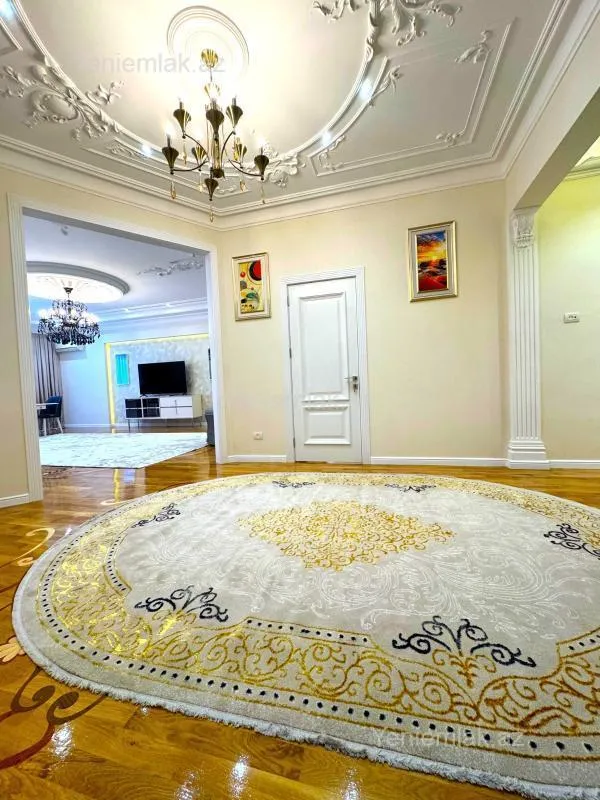 Satılır 4 otaqlı yeni tikili 225 m²