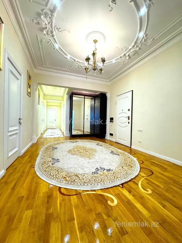 Satılır 4 otaqlı yeni tikili 225 m²