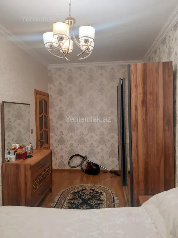 Satılır 2 otaqlı köhnə tikili 65 m²