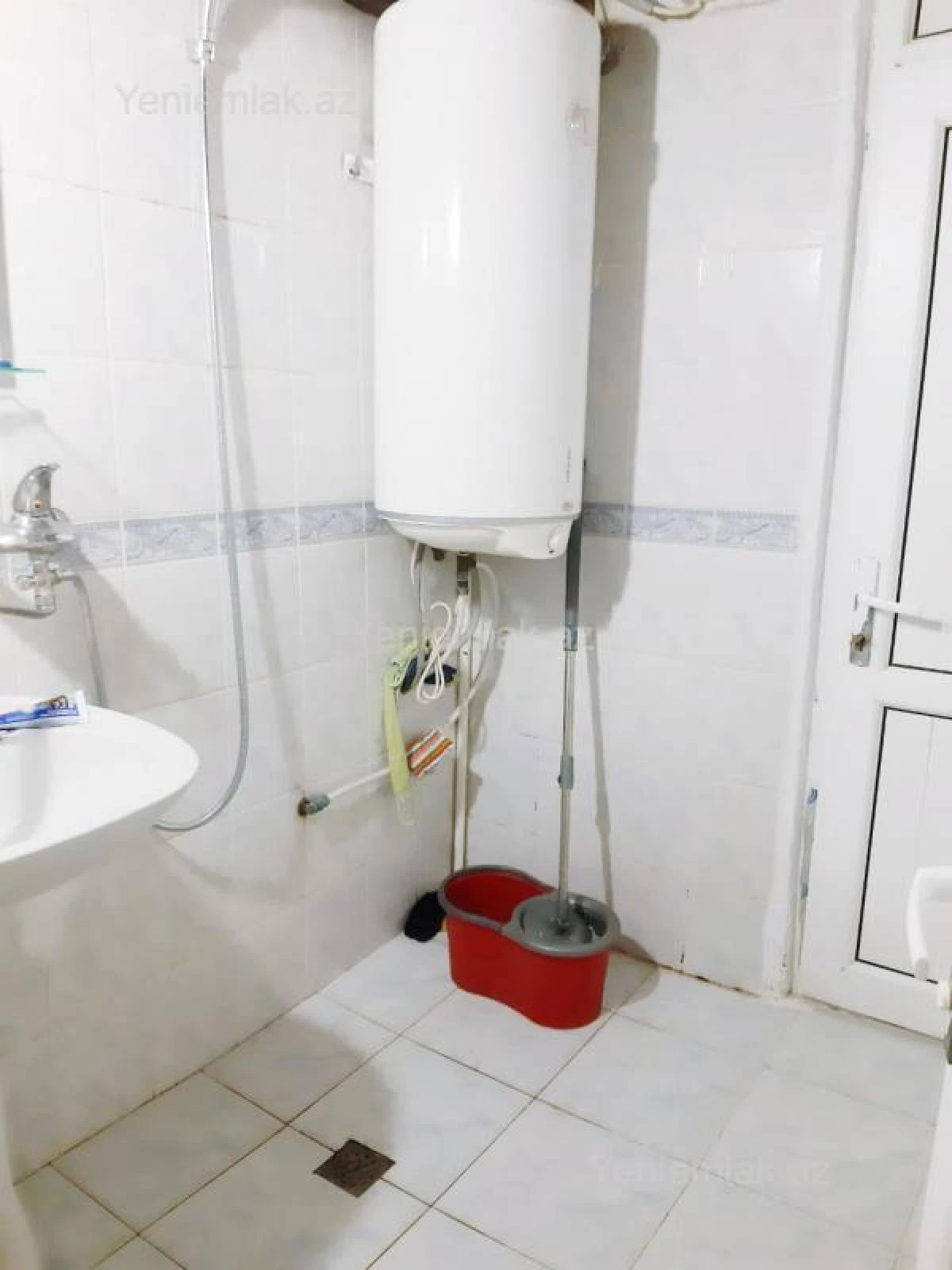Satılır 2 otaqlı köhnə tikili 65 m²