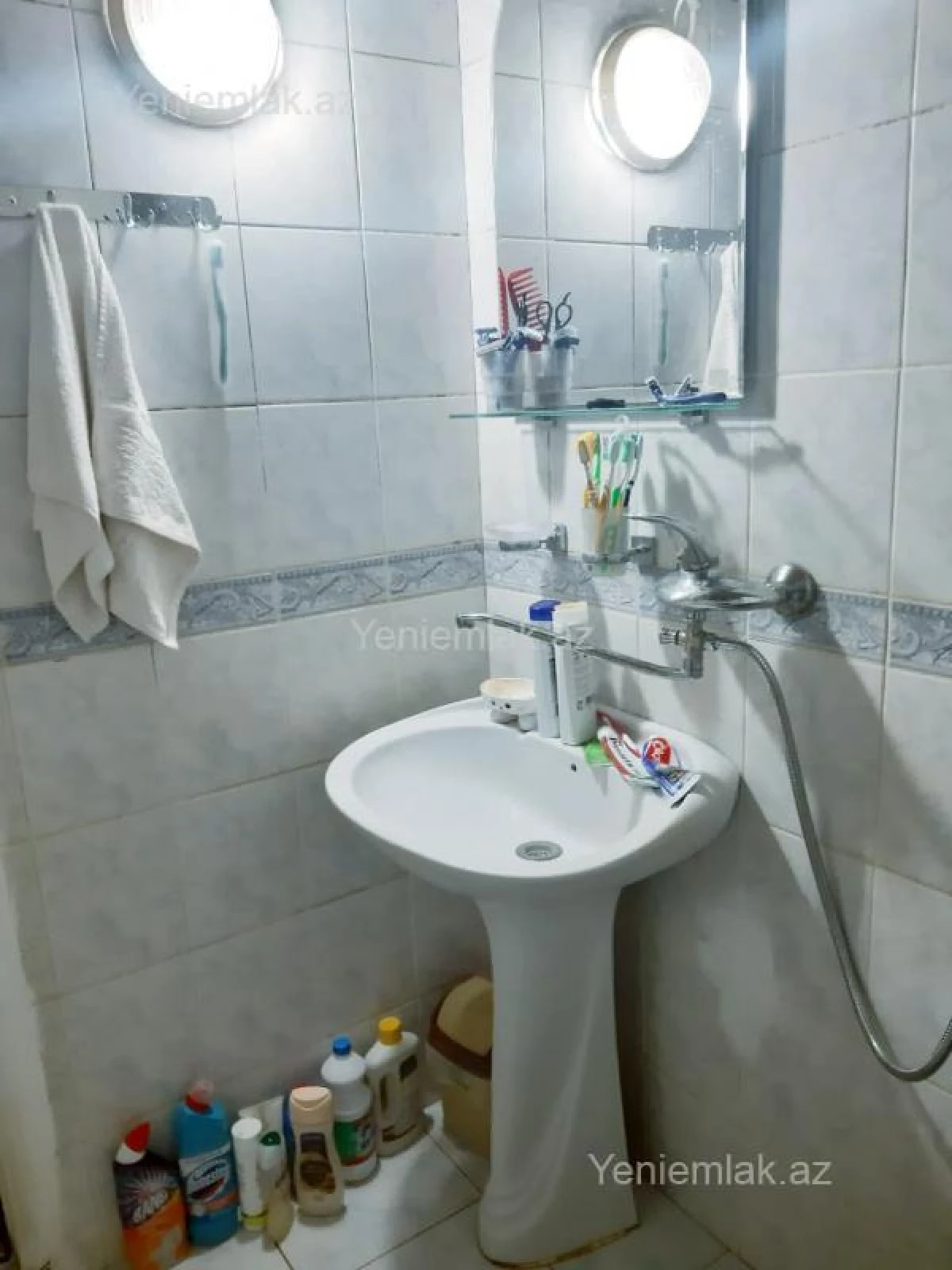 Satılır 2 otaqlı köhnə tikili 65 m²