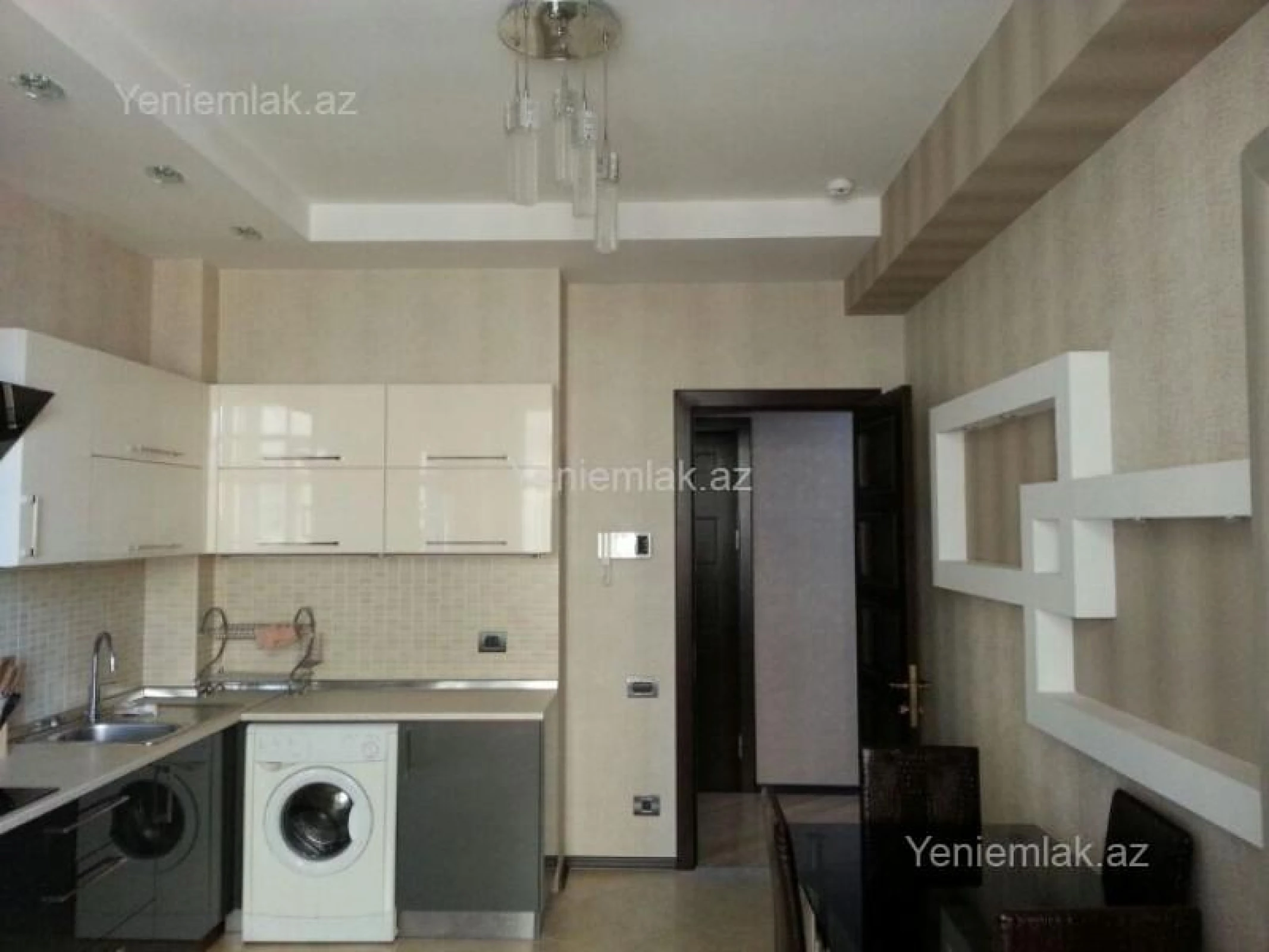 Satılır 3 otaqlı yeni tikili 180 m²