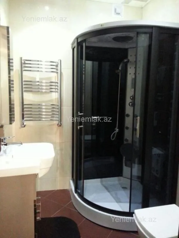 Satılır 3 otaqlı yeni tikili 180 m²