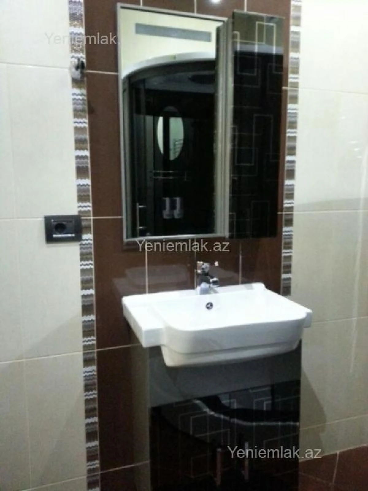 Satılır 3 otaqlı yeni tikili 180 m²