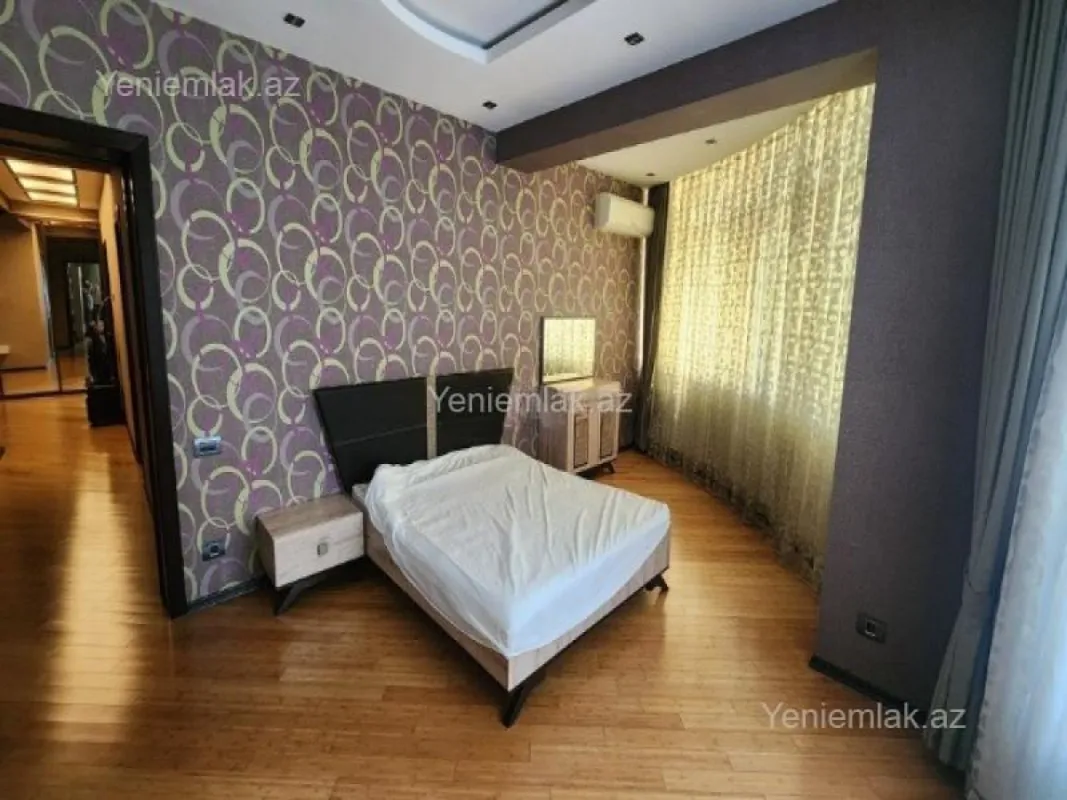 Satılır 3 otaqlı yeni tikili 180 m²