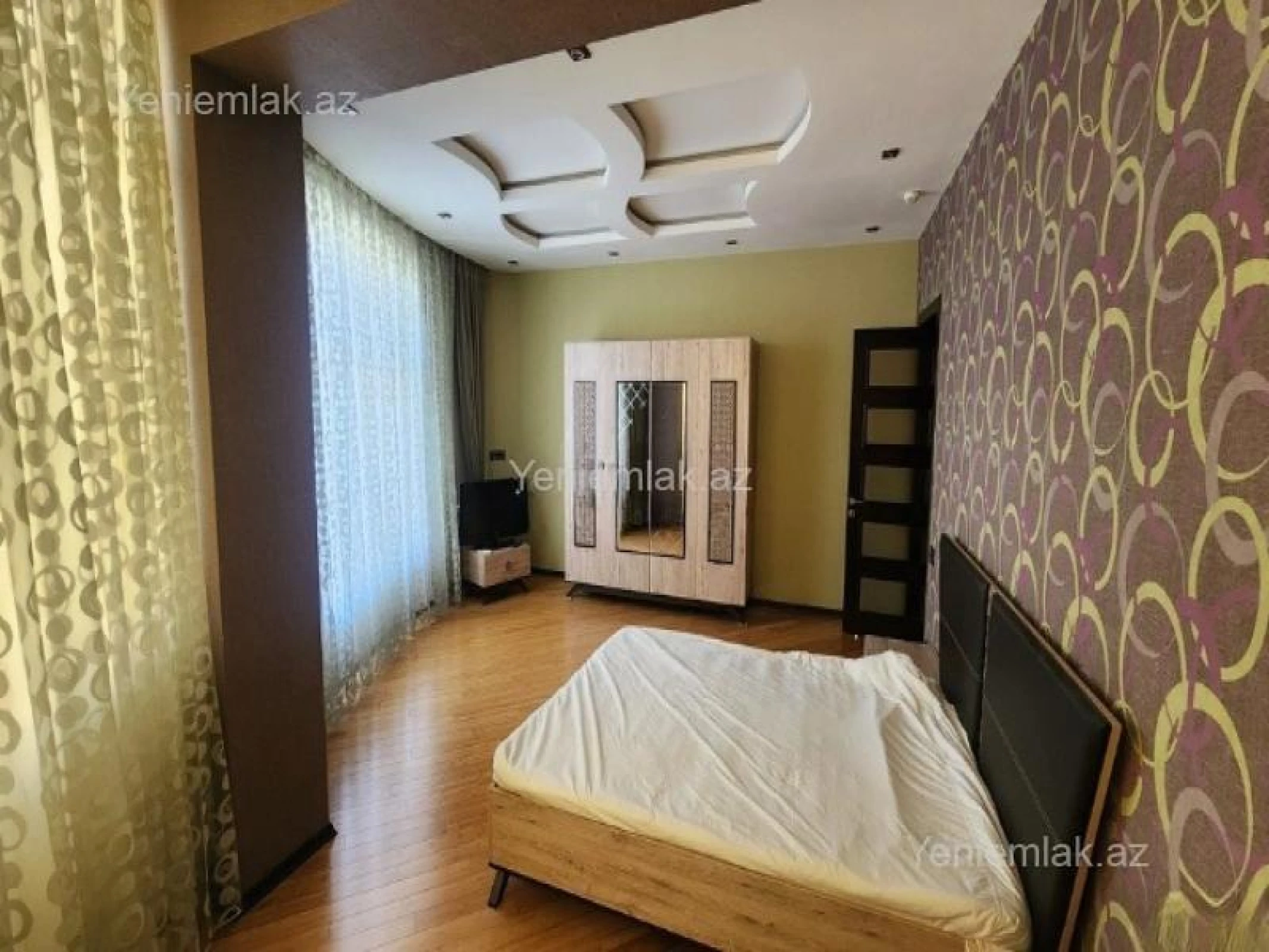 Satılır 3 otaqlı yeni tikili 180 m²