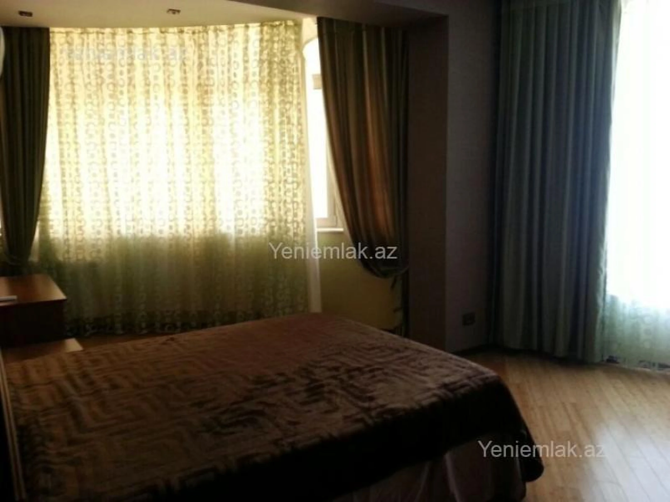 Satılır 3 otaqlı yeni tikili 180 m²