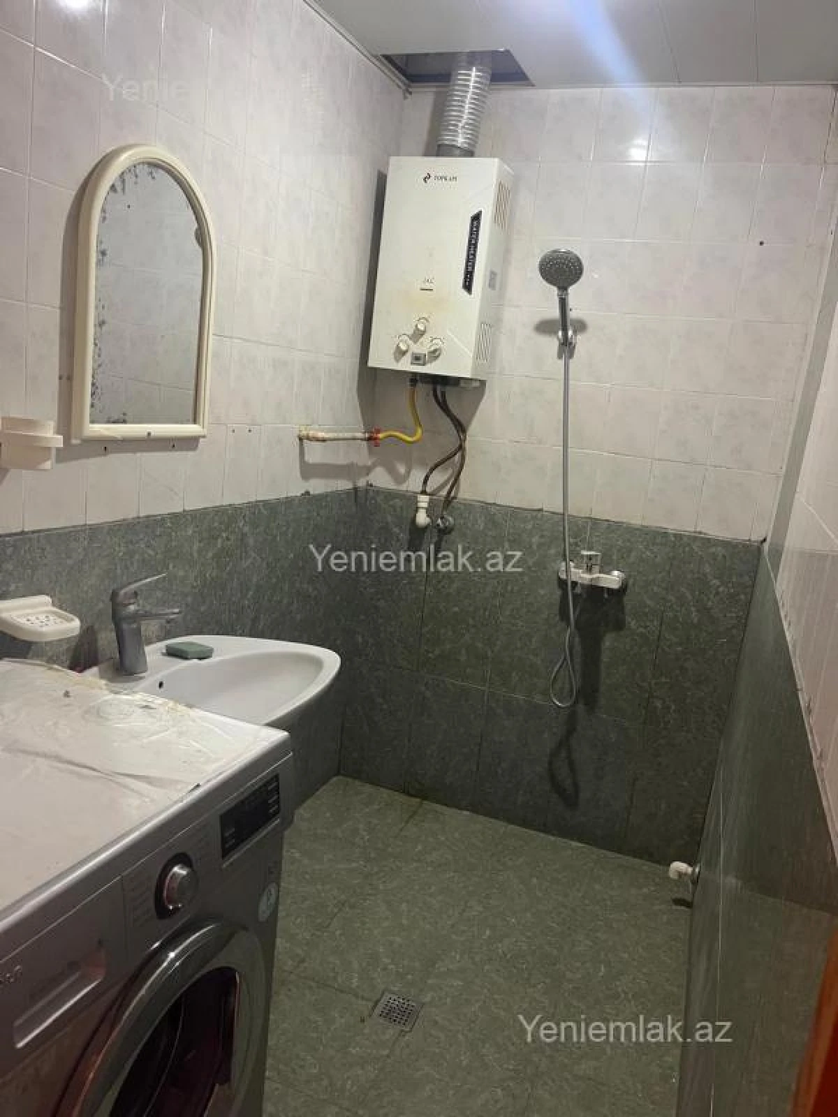 Satılır 2 otaqlı köhnə tikili 55 m²