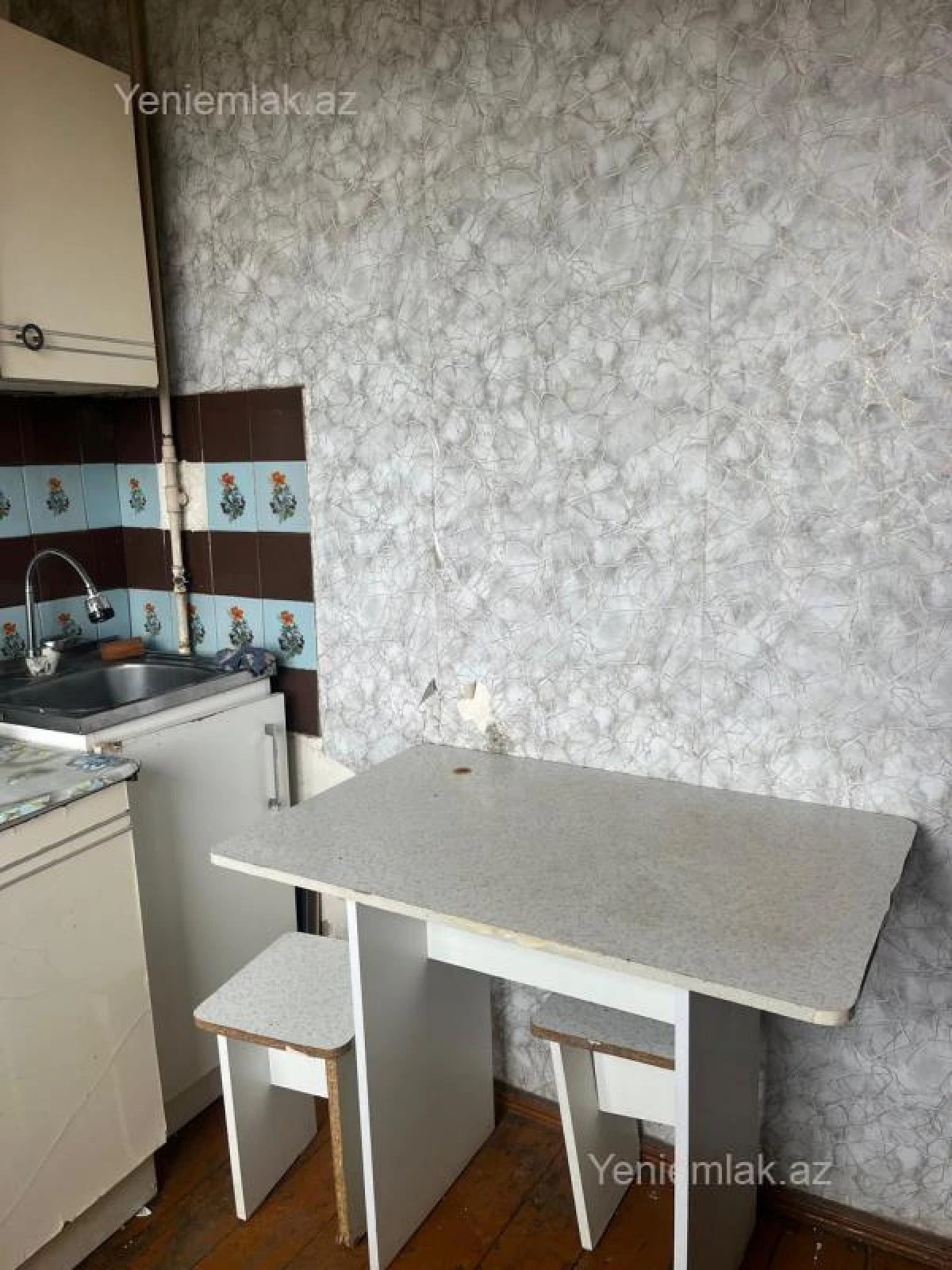 Satılır 2 otaqlı köhnə tikili 55 m²