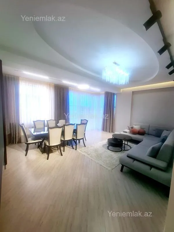 Satılır 3 otaqlı yeni tikili 130 m²