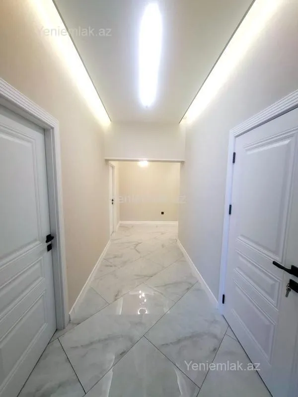 Satılır 3 otaqlı yeni tikili 130 m²