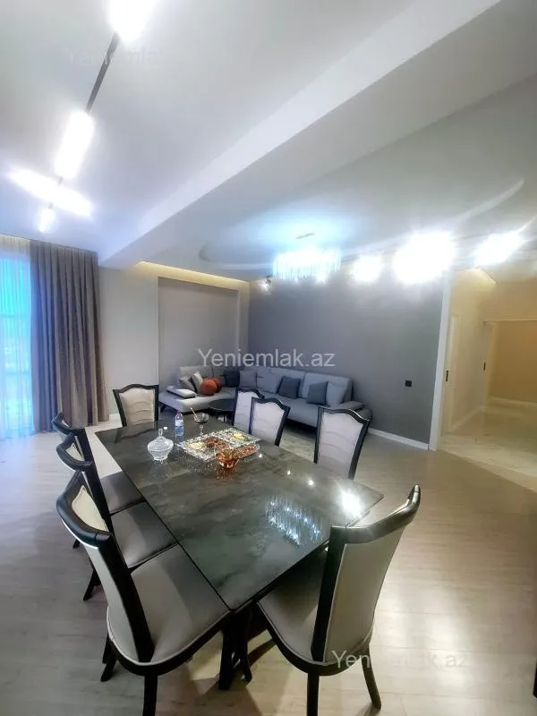 Satılır 3 otaqlı yeni tikili 130 m²
