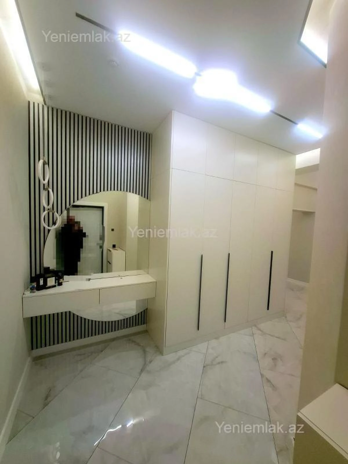 Satılır 3 otaqlı yeni tikili 130 m²