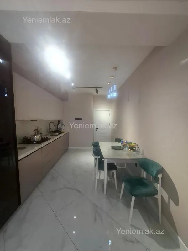 Satılır 3 otaqlı yeni tikili 130 m²