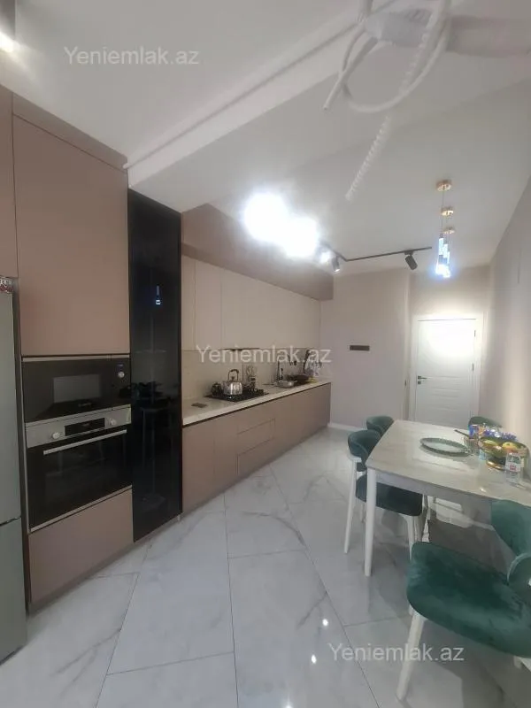 Satılır 3 otaqlı yeni tikili 130 m²