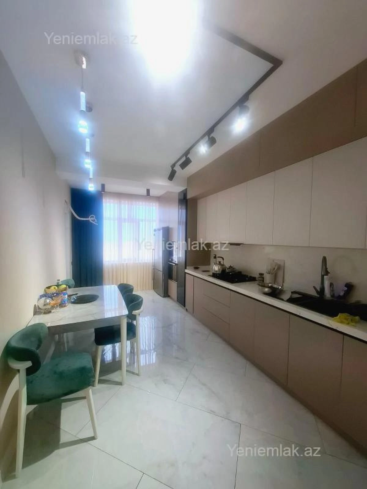Satılır 3 otaqlı yeni tikili 130 m²