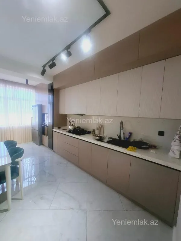 Satılır 3 otaqlı yeni tikili 130 m²