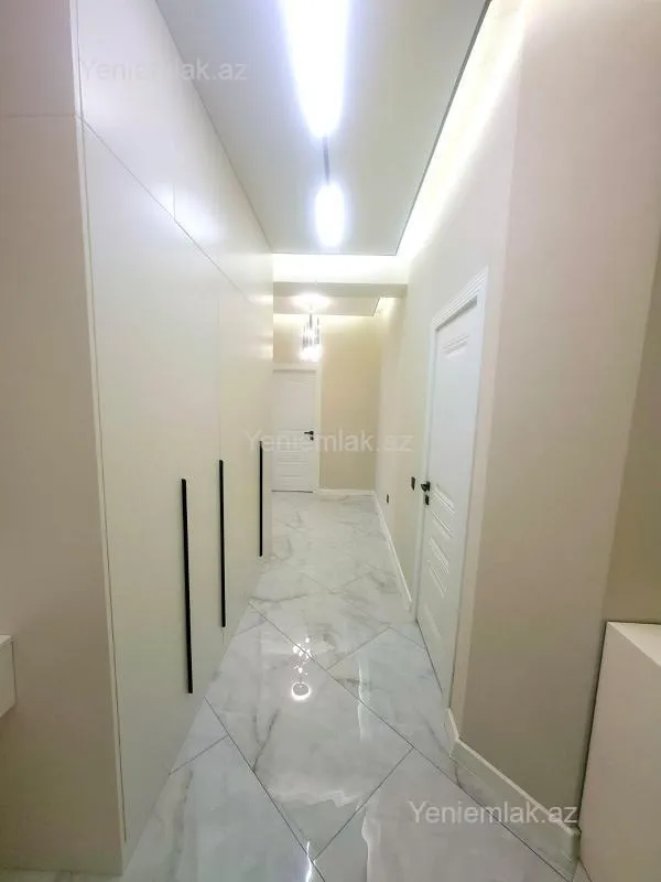 Satılır 3 otaqlı yeni tikili 130 m²