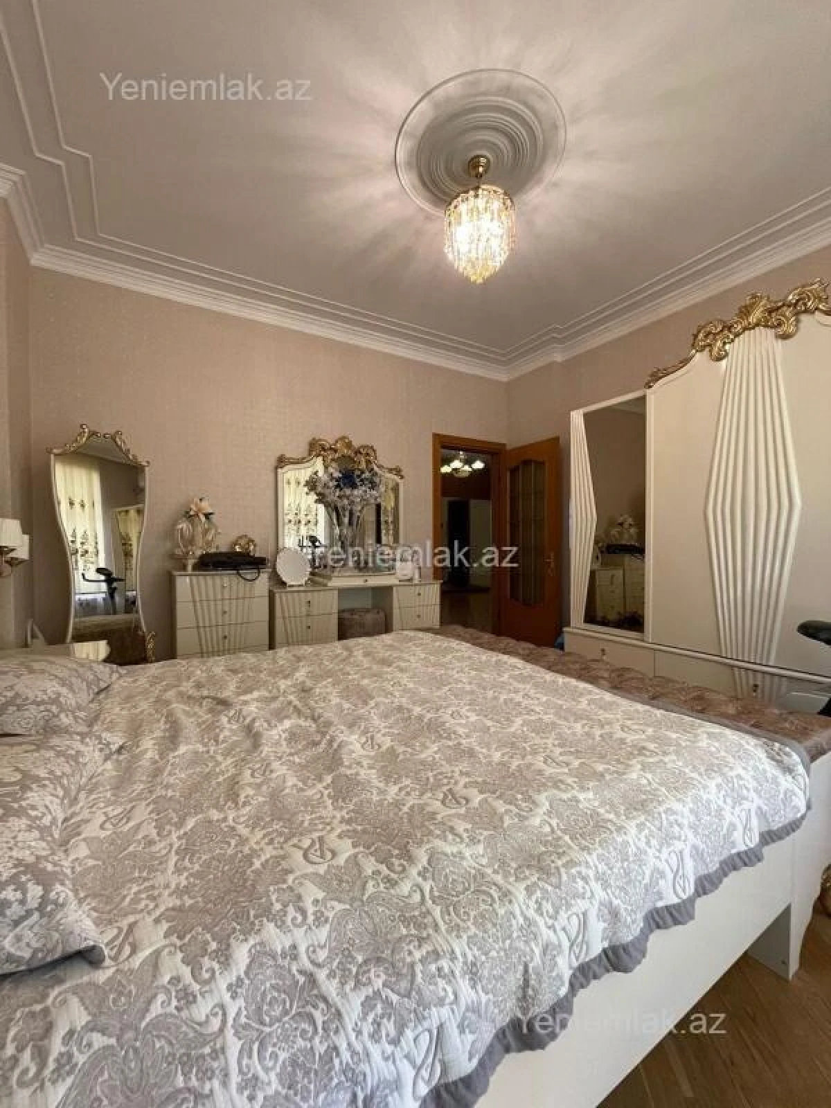 Satılır 3 otaqlı yeni tikili 145 m²