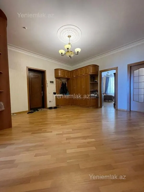 Satılır 3 otaqlı yeni tikili 145 m²