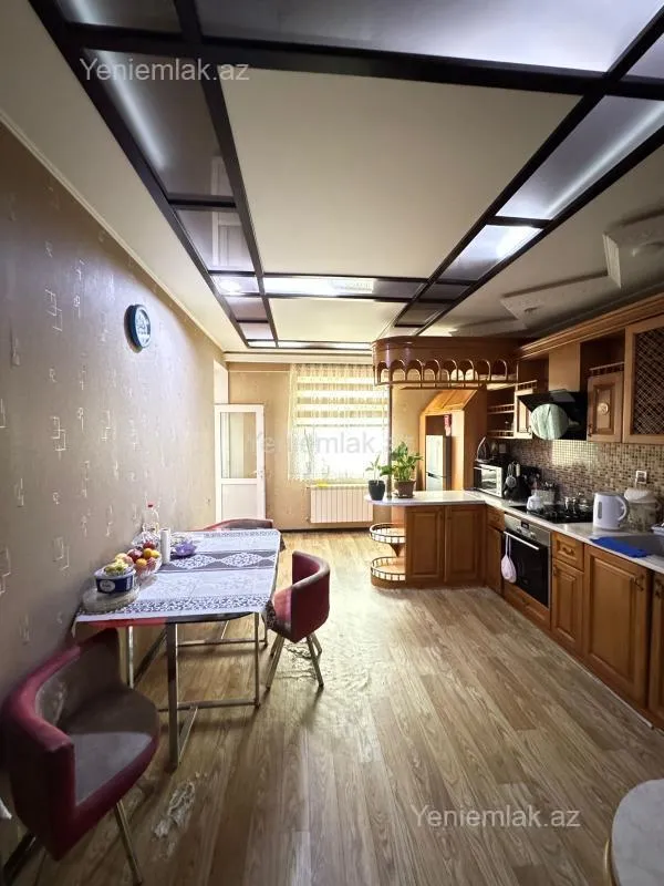 Satılır 3 otaqlı yeni tikili 120 m²