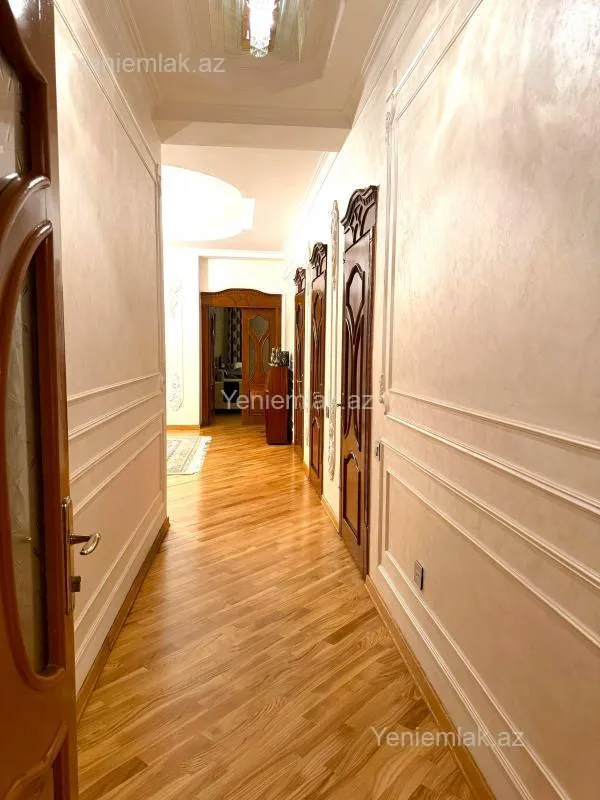 Satılır 4 otaqlı yeni tikili 210 m²