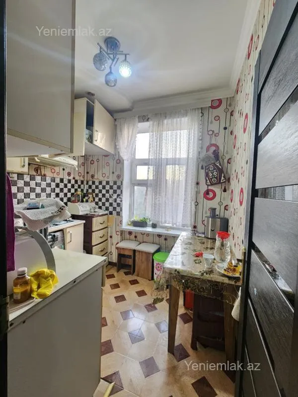 Satılır 2 otaqlı köhnə tikili 50 m²