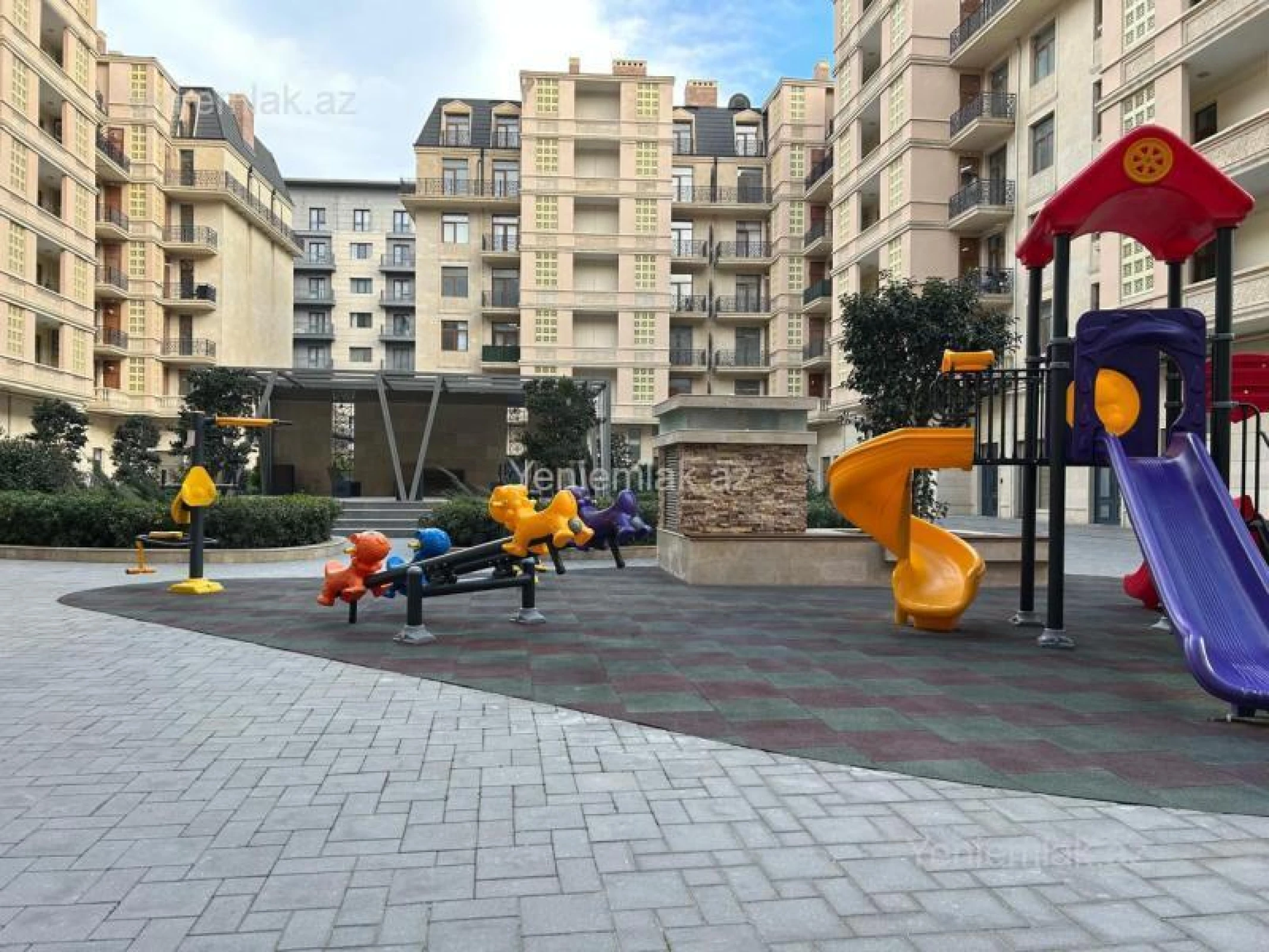 Satılır 4 otaqlı yeni tikili 180 m²