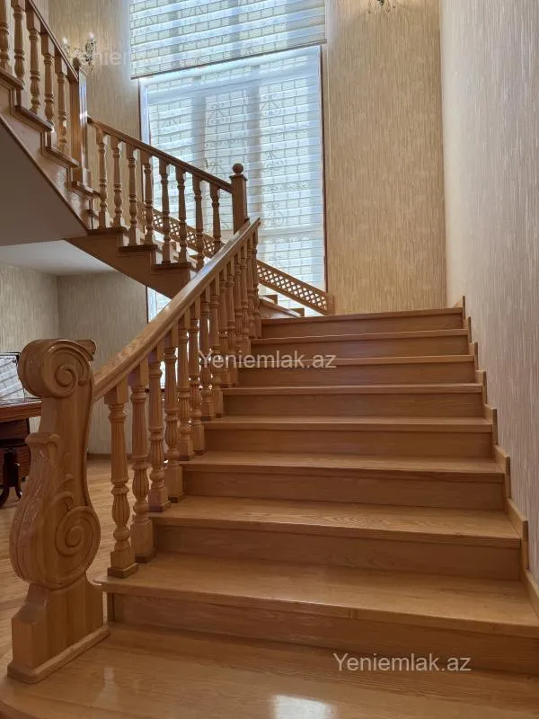 Satılır 8 otaqlı həyət evi 405 m²