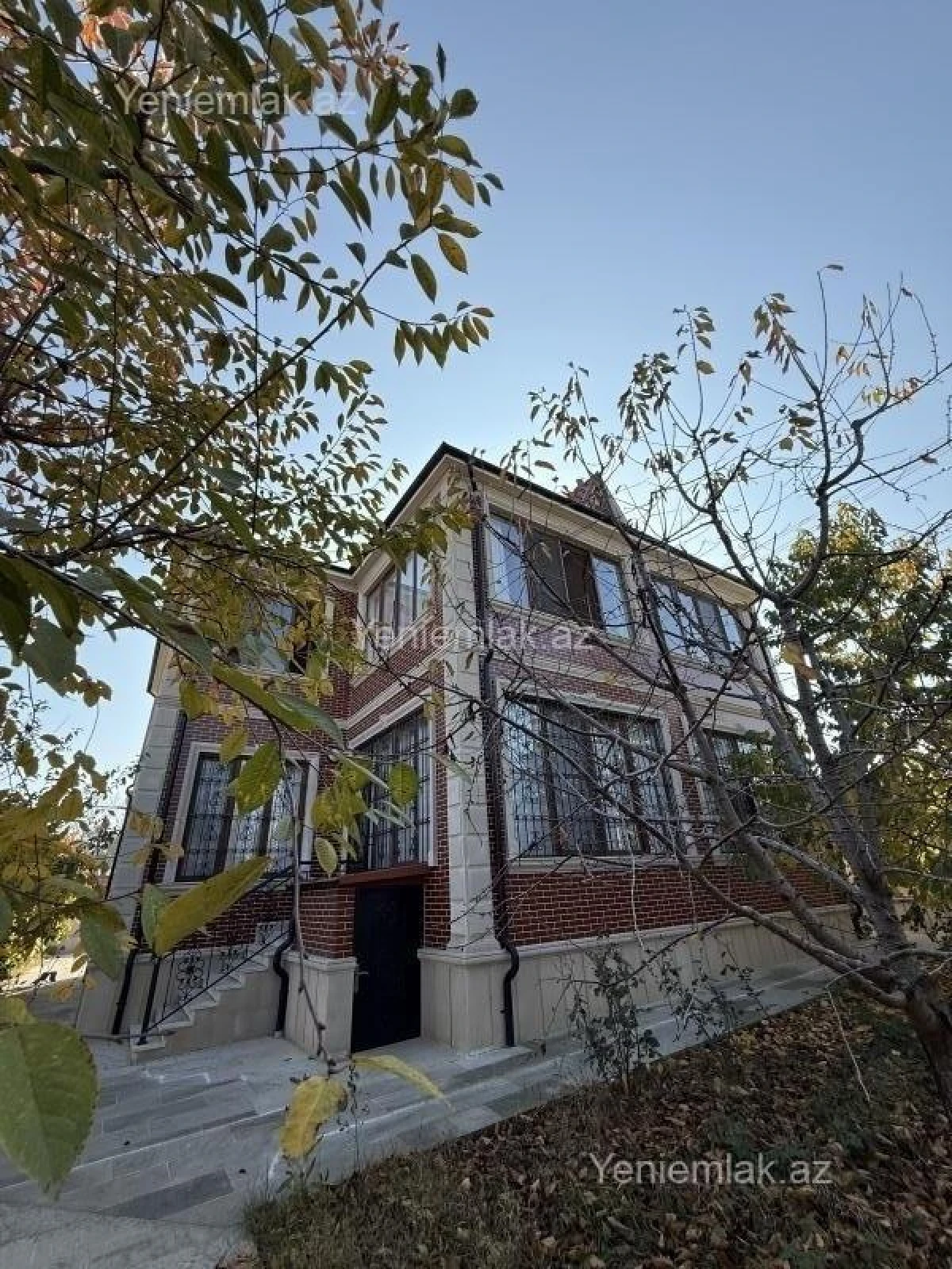 Satılır 8 otaqlı həyət evi 405 m²