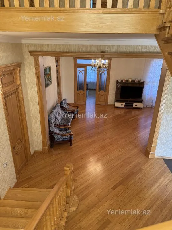 Satılır 8 otaqlı həyət evi 405 m²