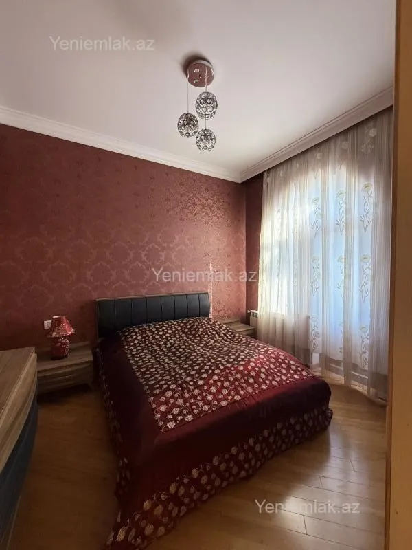 Satılır 8 otaqlı həyət evi 405 m²