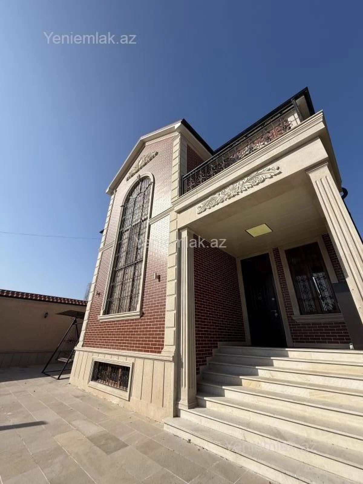 Satılır 8 otaqlı həyət evi 405 m²