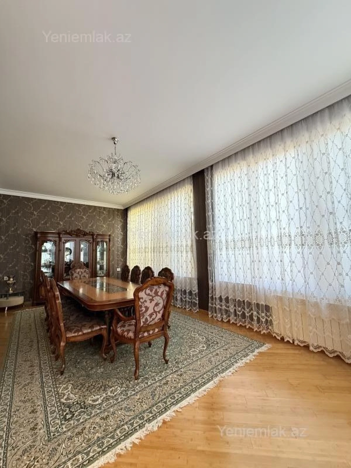 Satılır 8 otaqlı həyət evi 405 m²