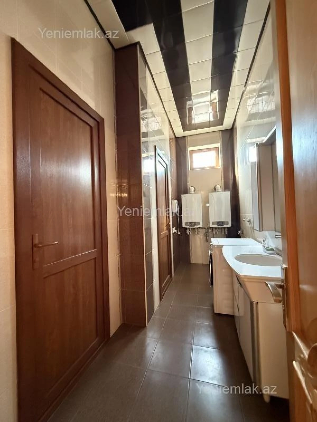 Satılır 8 otaqlı həyət evi 405 m²