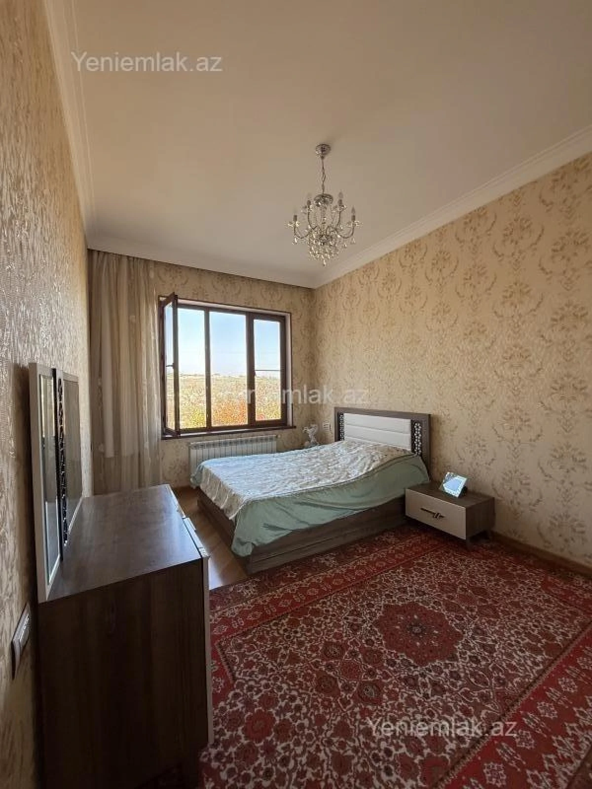 Satılır 8 otaqlı həyət evi 405 m²
