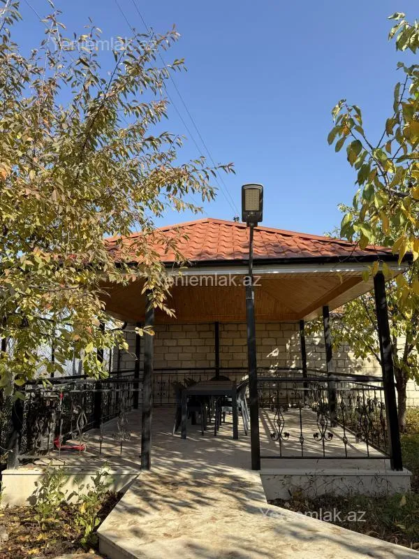 Satılır 8 otaqlı həyət evi 405 m²