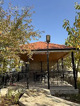 Satılır 8 otaqlı həyət evi 405 m²