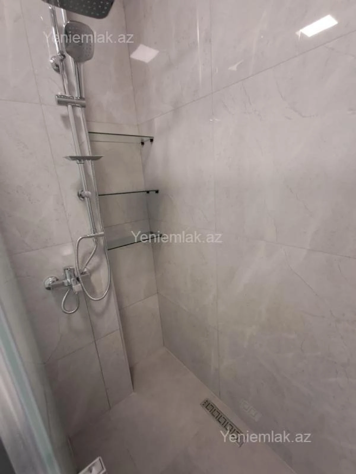 Satılır 2 otaqlı yeni tikili 82 m²