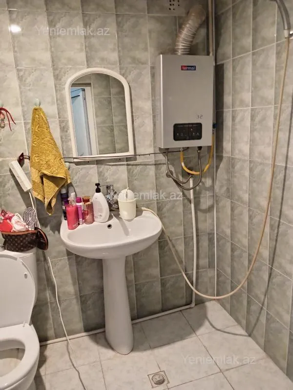 Satılır 1 otaqlı köhnə tikili 38 m²