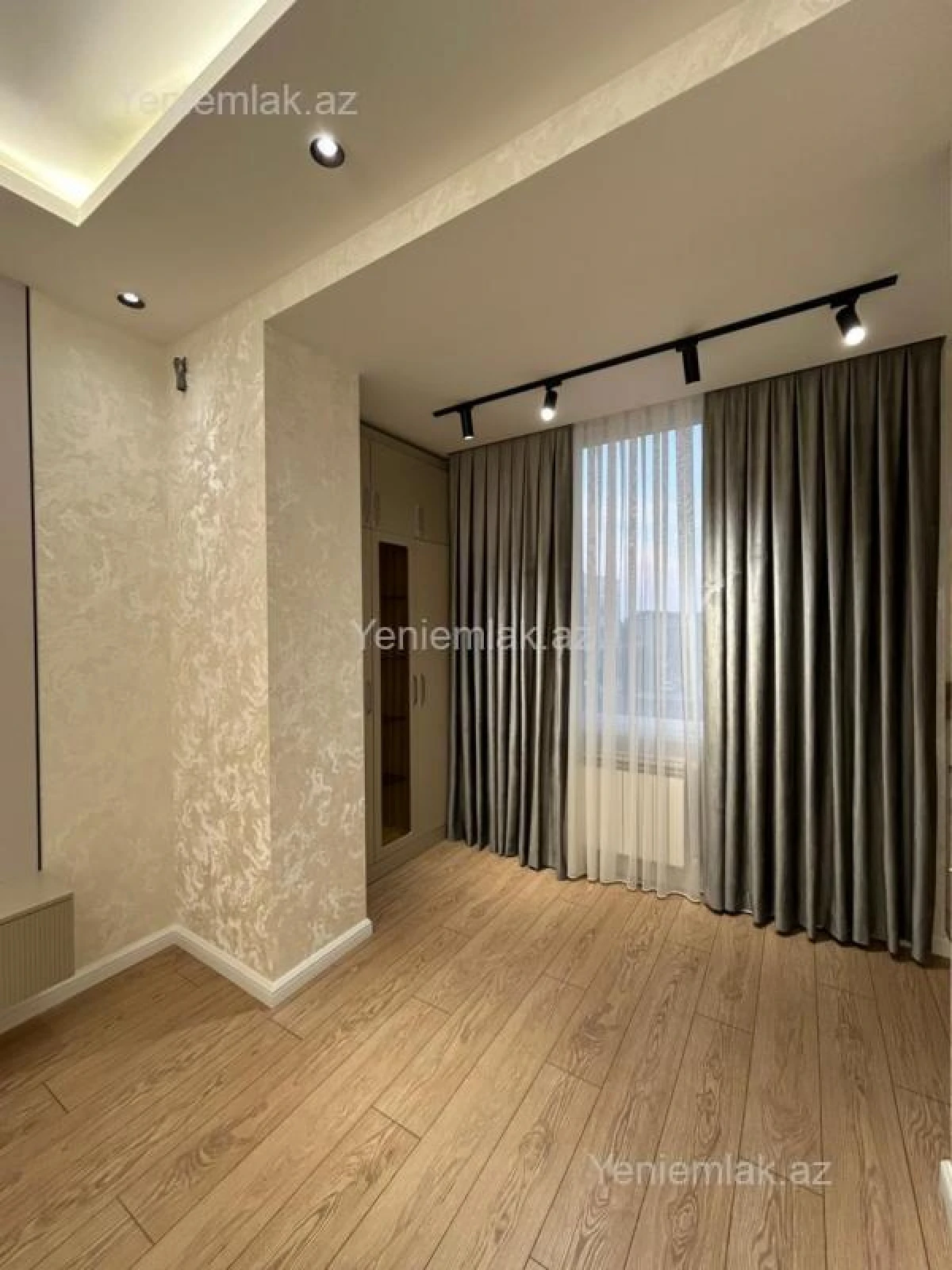 Satılır 2 otaqlı köhnə tikili 43 m²