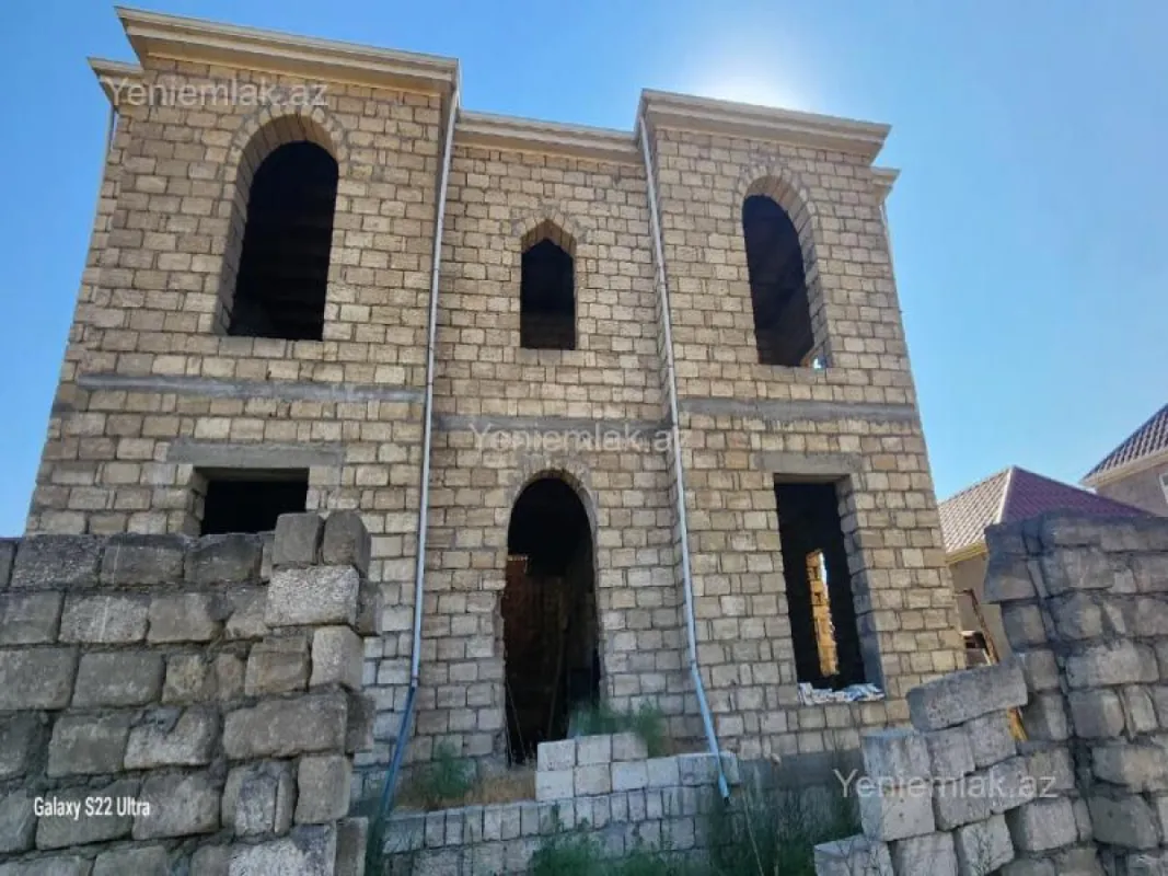 Satılır 6 otaqlı həyət evi 250 m²