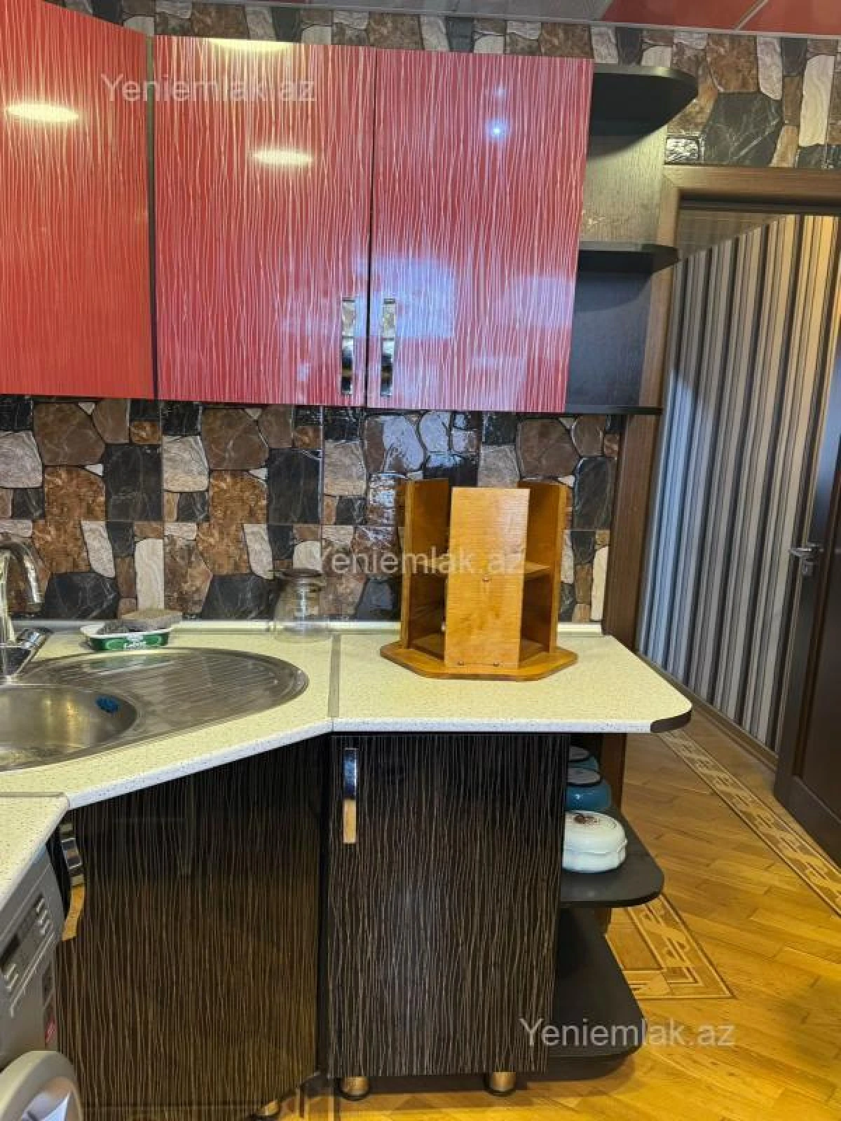 Satılır 5 otaqlı köhnə tikili 88 m²