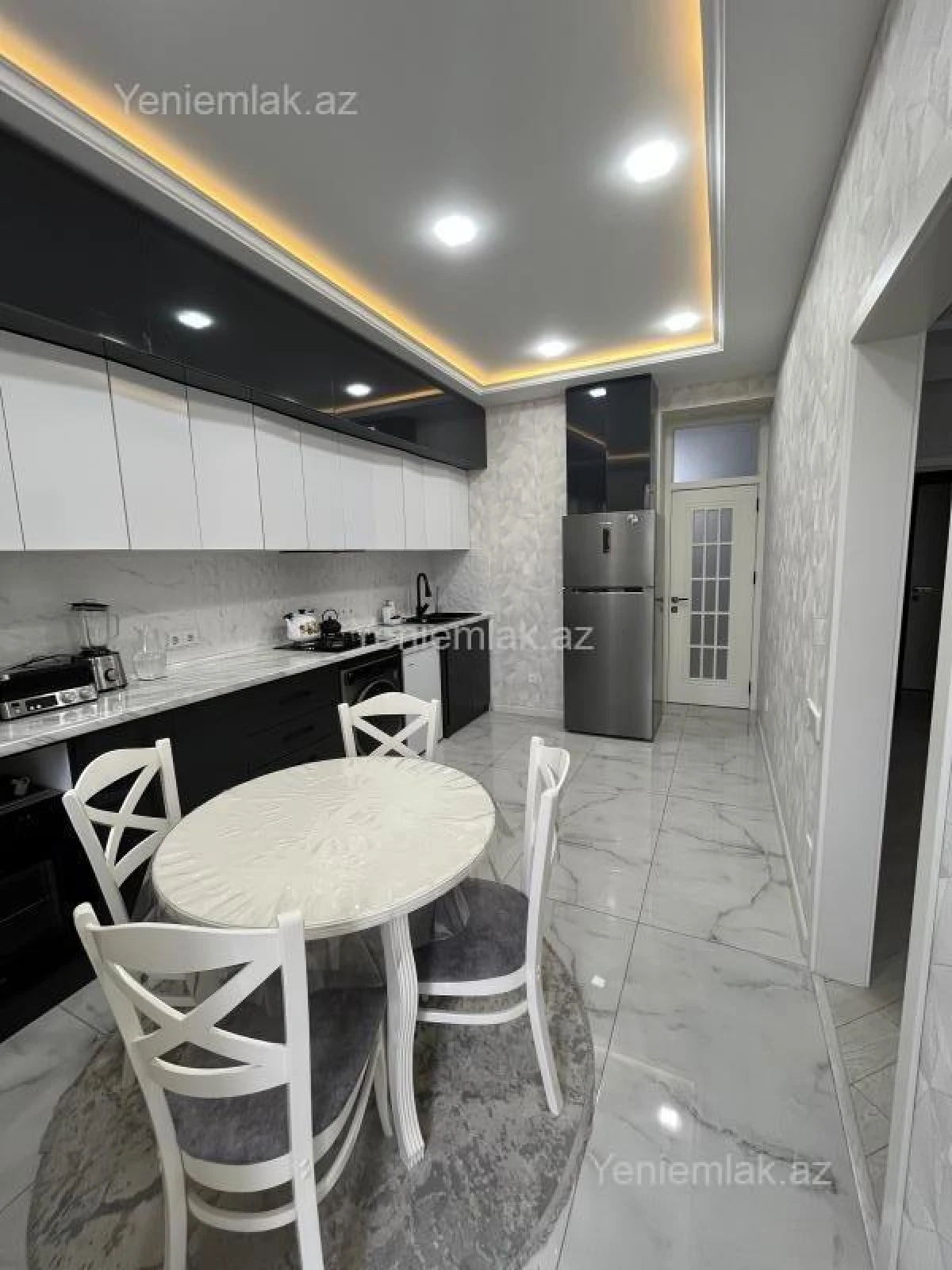 Satılır 3 otaqlı yeni tikili 100 m²