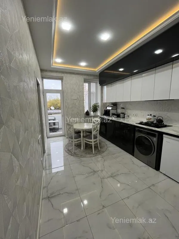 Satılır 3 otaqlı yeni tikili 100 m²