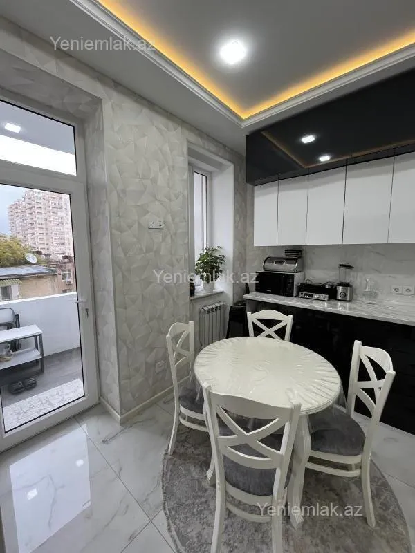 Satılır 3 otaqlı yeni tikili 100 m²